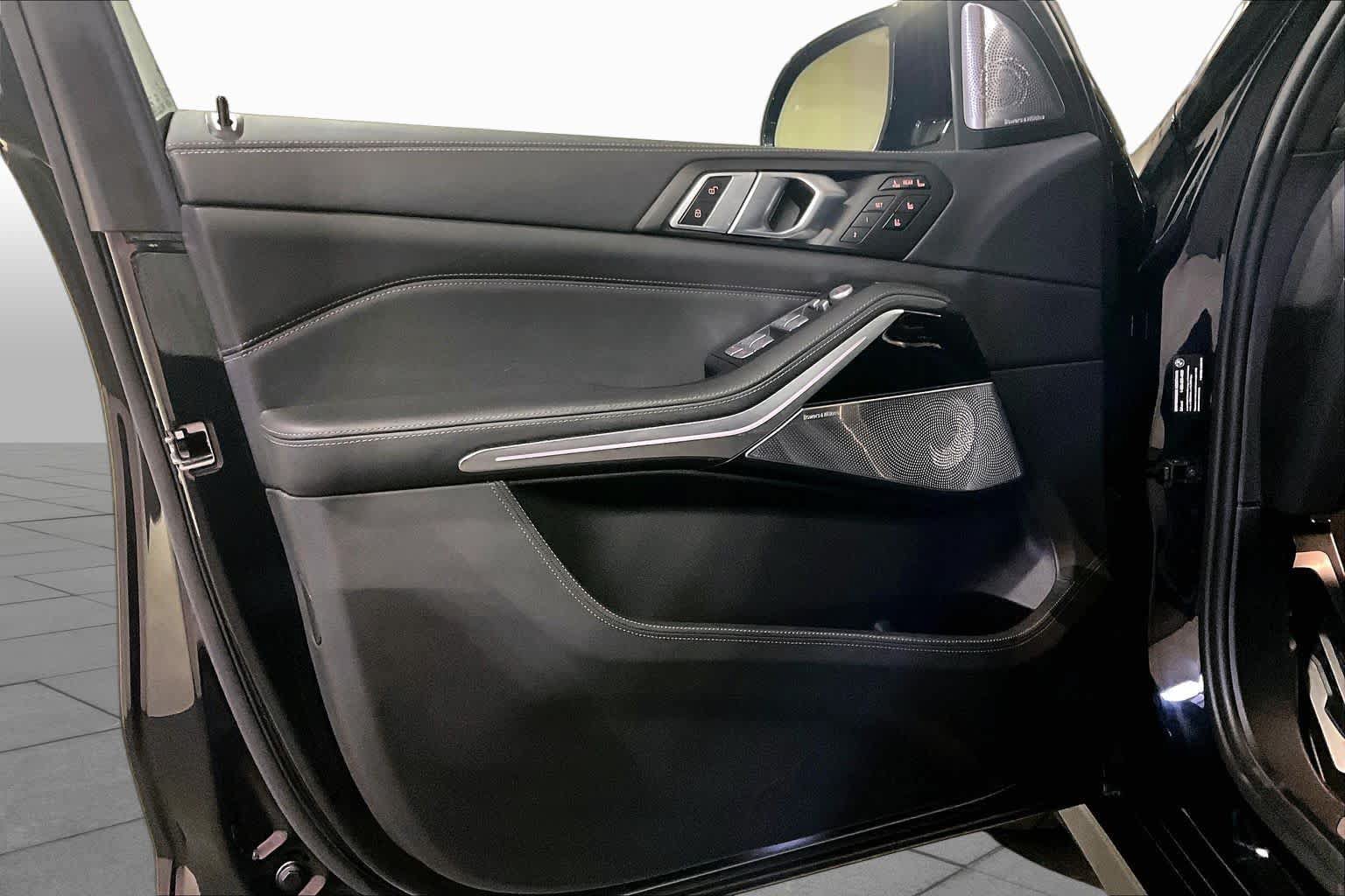 Certified 2025 BMW X7 M60i AWD/4WD image 21
