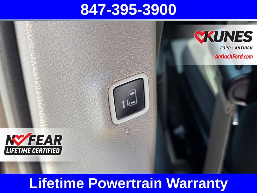Used 2023 Chrysler Voyager LX FWD image 30