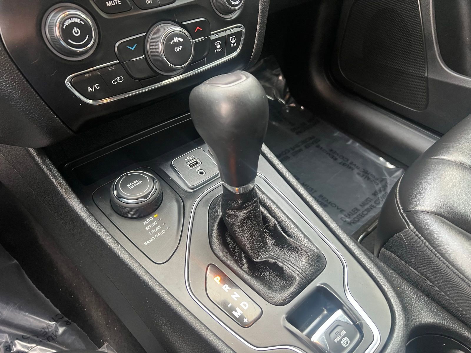 Used 2019 Jeep Cherokee Latitude Plus image 30