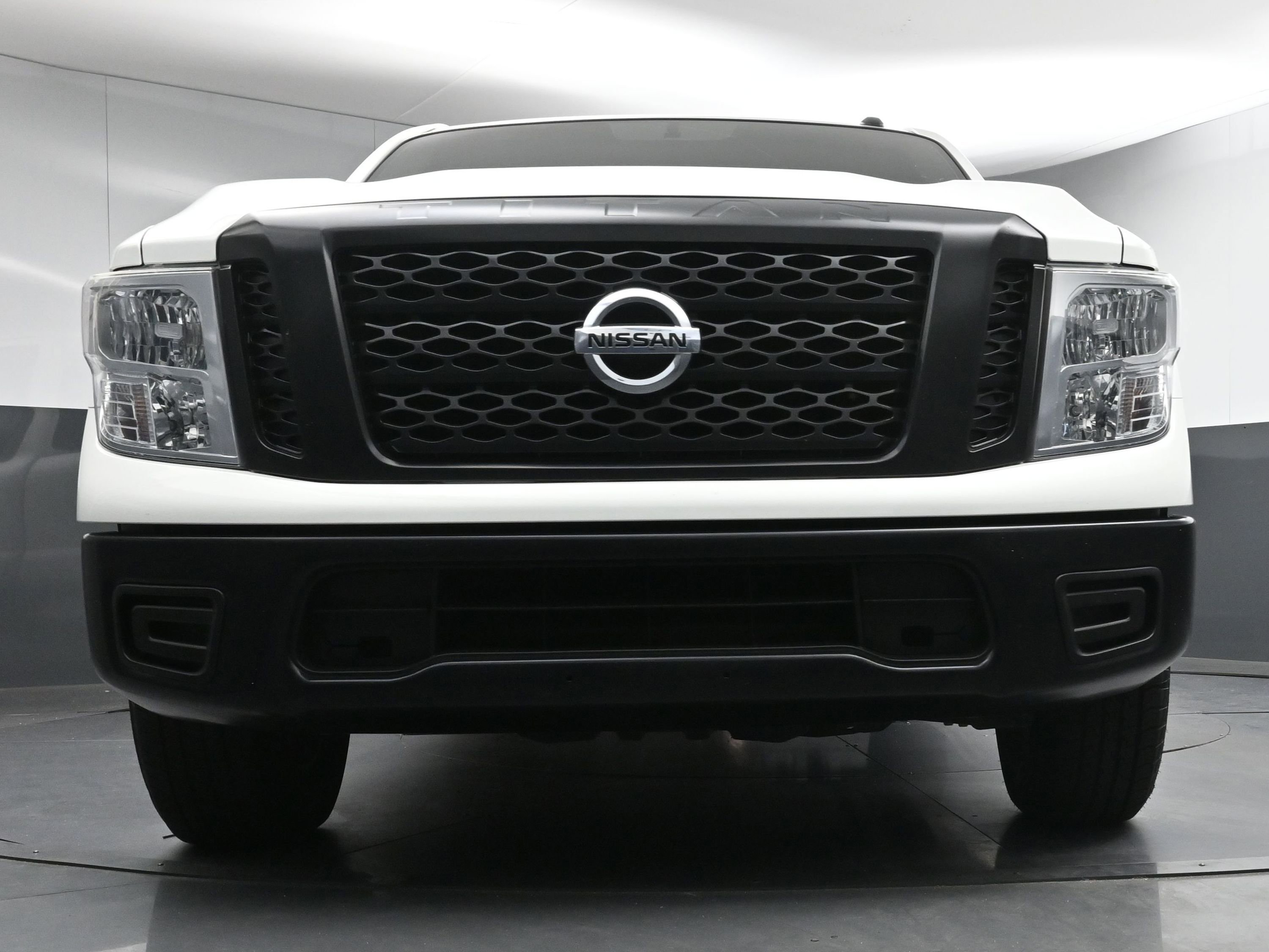 Used 2019 Nissan Titan S image 20