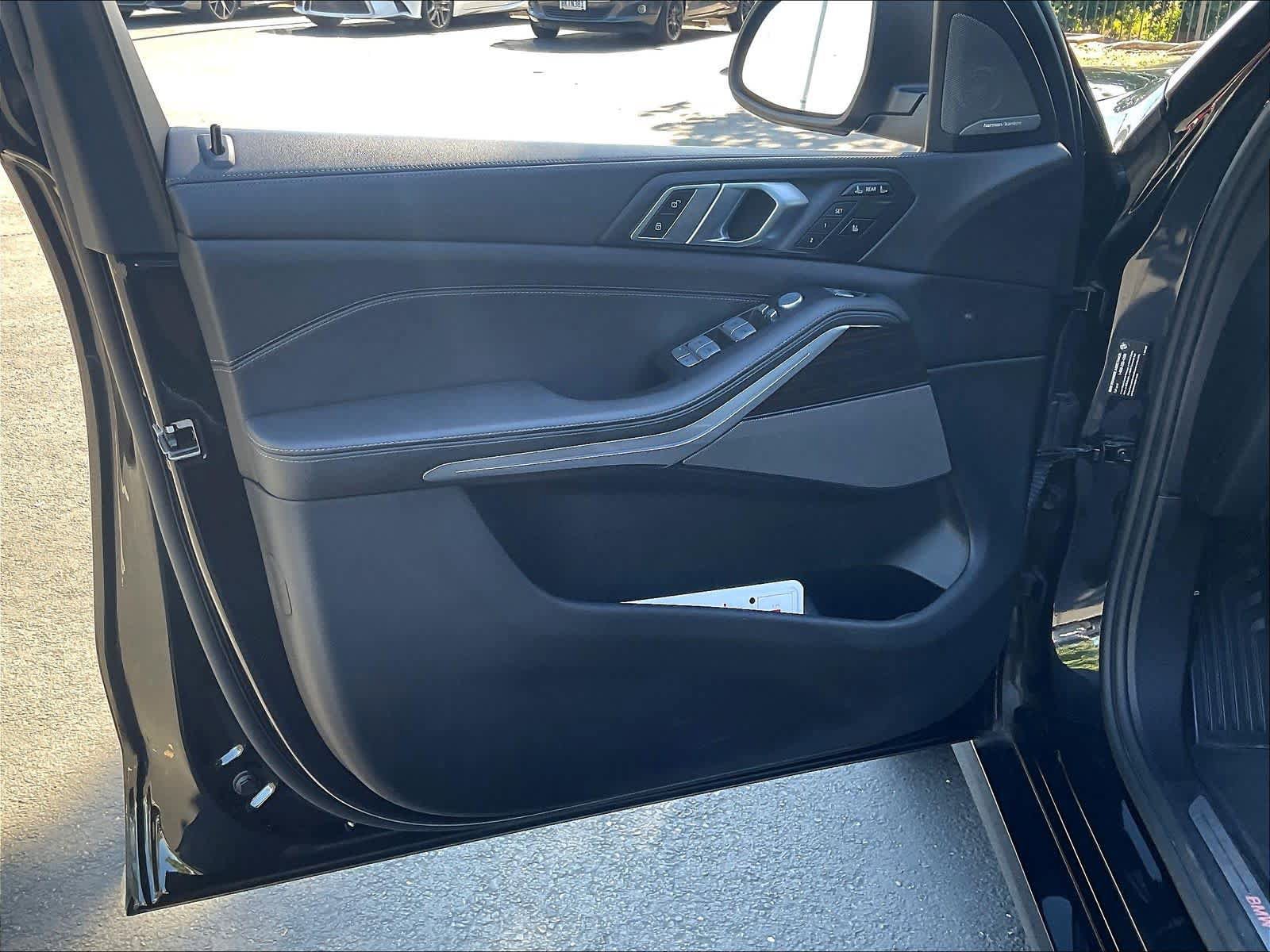 Used 2023 BMW X7 xDrive40i w/ Premium Package image 23