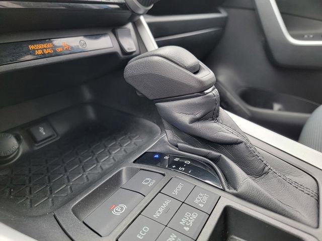 Used 2021 Toyota RAV4 LE image 29