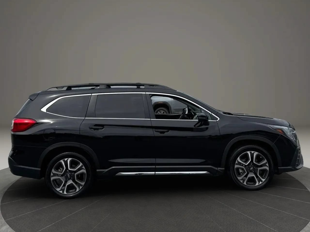 Used 2023 Subaru Ascent Limited AWD/4WD image 6