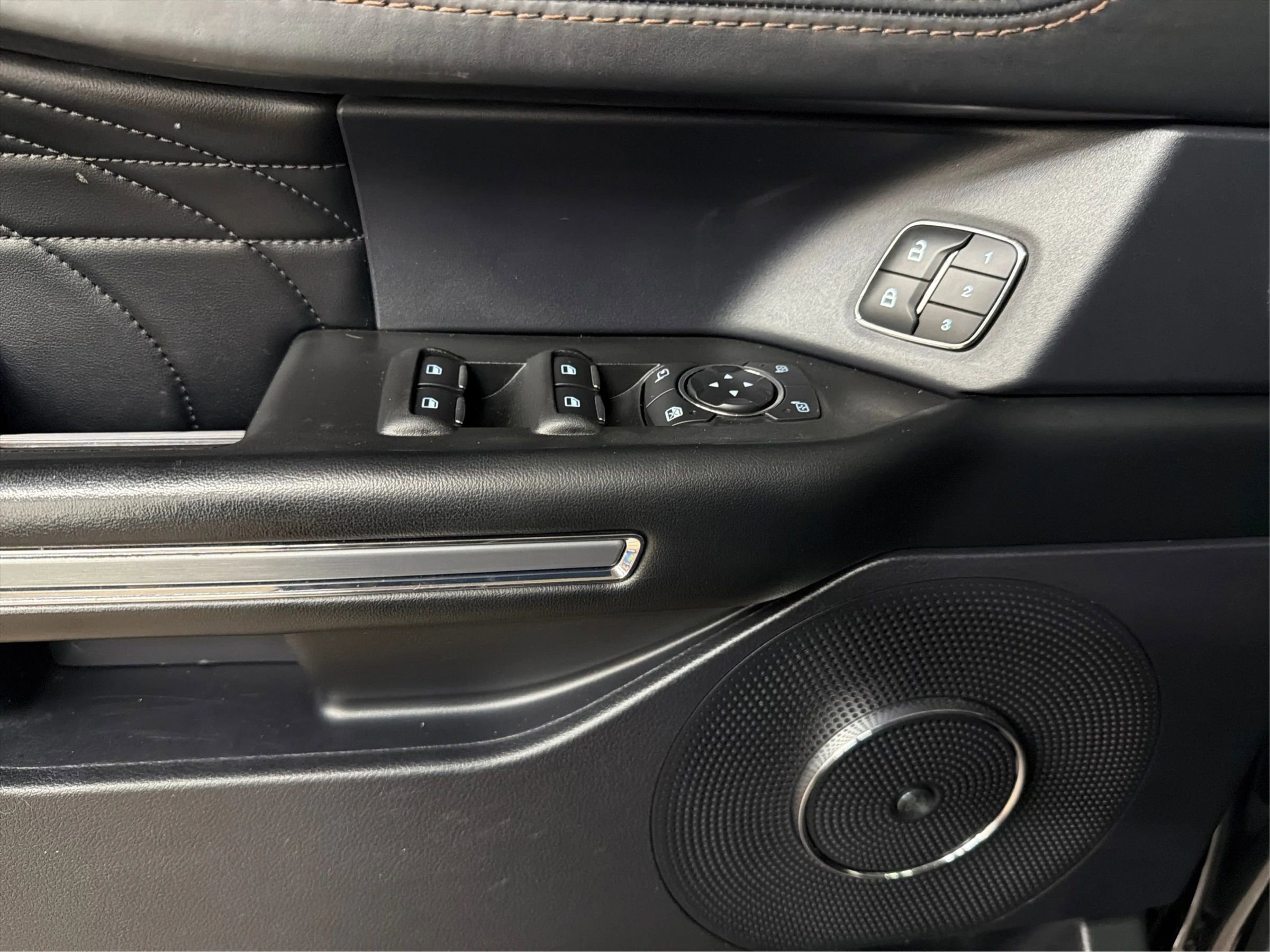 Used 2020 Ford Expedition Max Platinum RWD image 31