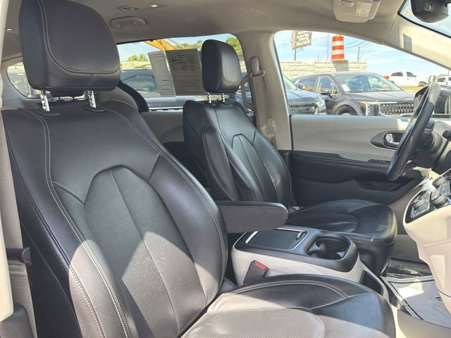 Used 2022 Chrysler Pacifica Touring-L FWD image 24