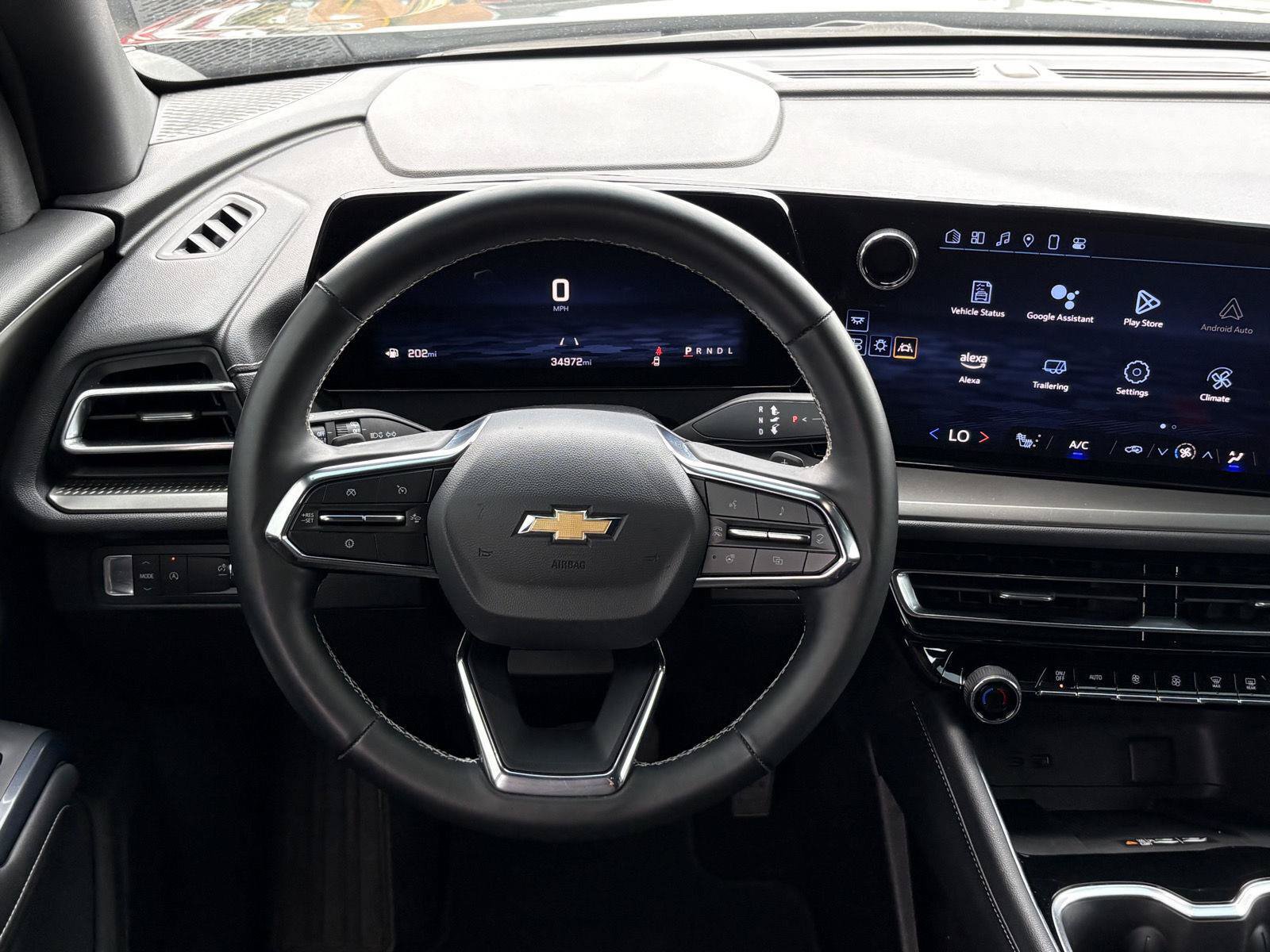 Used 2025 Chevrolet Traverse LT FWD image 9
