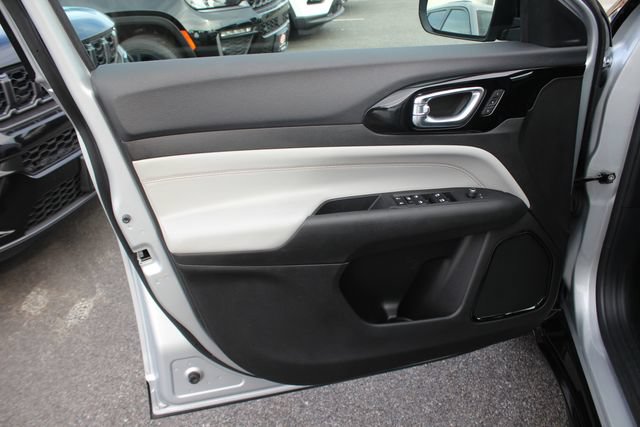 Used 2025 Jeep Compass Limited w/ Elite Group AWD/4WD image 20
