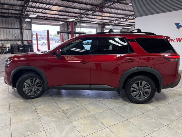 Used 2024 Nissan Pathfinder SV FWD image 10