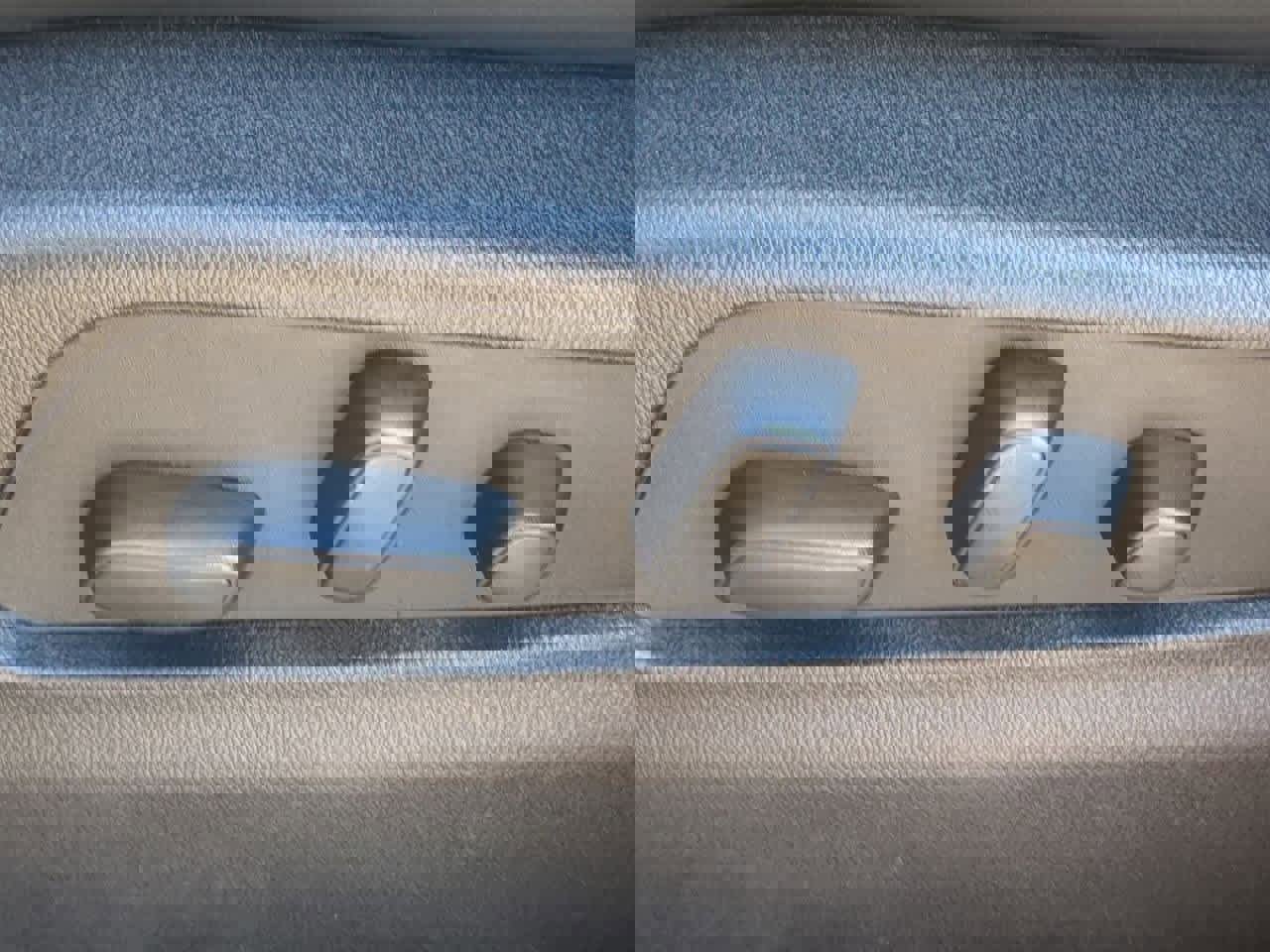 Used 2023 Cadillac XT4 Premium Luxury w/ Cold Weather Package image 17