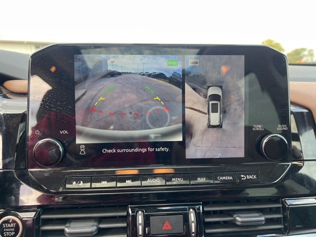 Used 2024 Nissan Pathfinder Platinum image 17