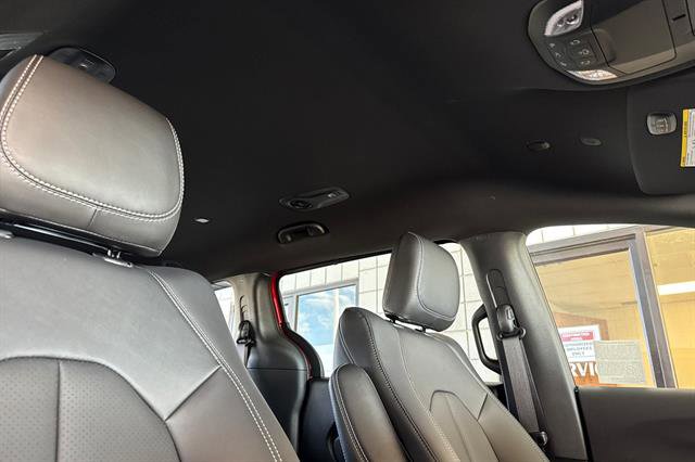 New 2026 Chrysler Pacifica Select image 15