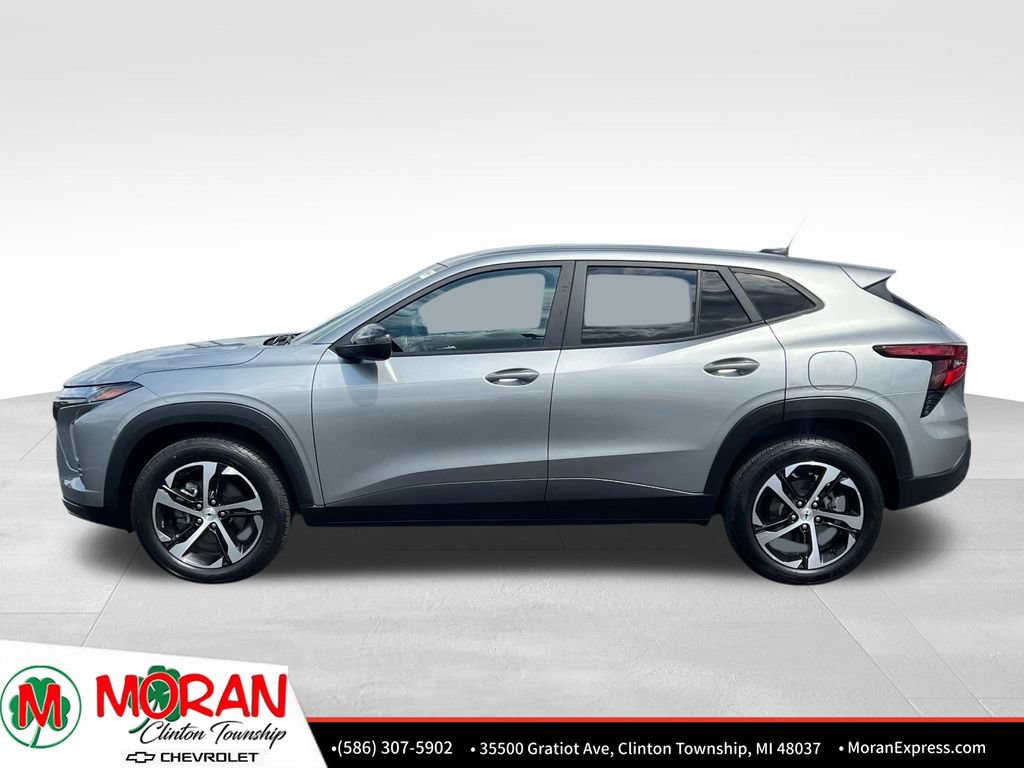 Used 2024 Chevrolet Trax RS w/ Driver Confidence Package FWD image 3