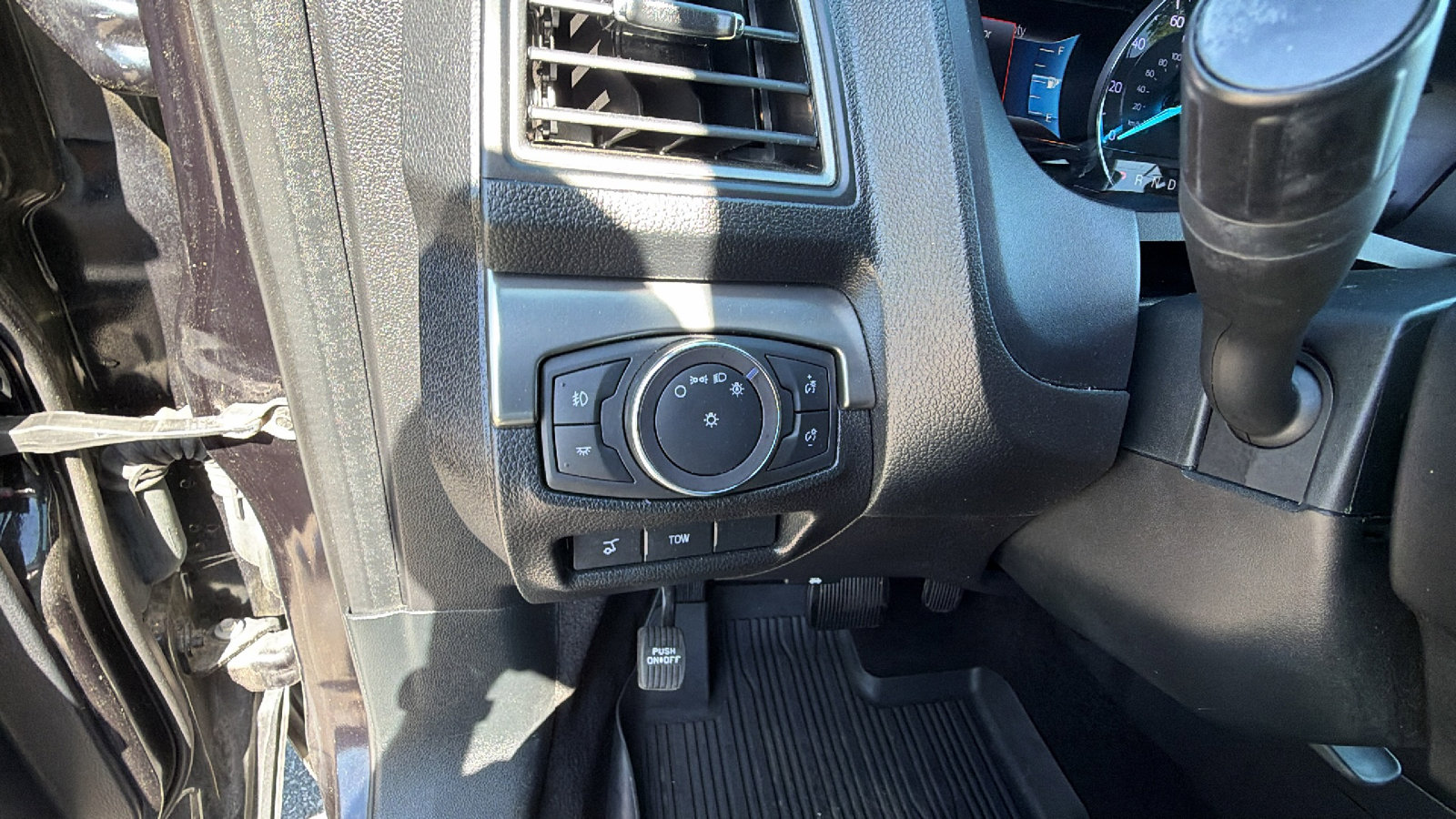 Used 2019 Ford Explorer XLT w/ Equipment Group 202A image 25