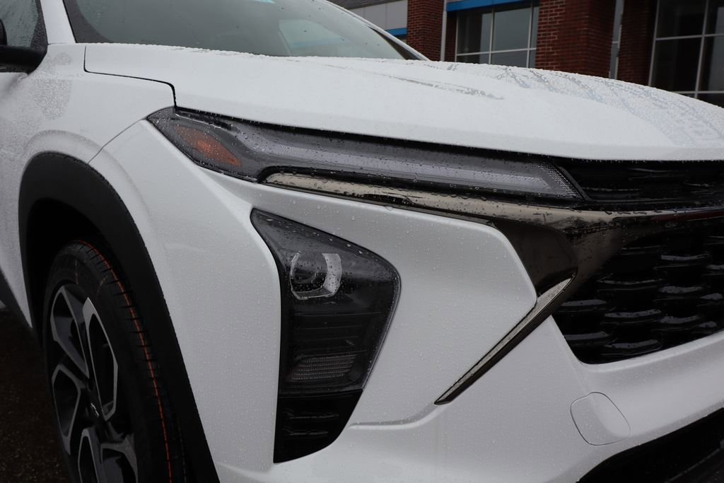 New 2026 Chevrolet Trax RS w/ Sunroof Package image 3