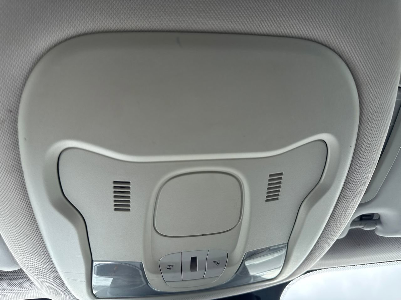 Used 2015 Jeep Renegade Latitude AWD/4WD image 27
