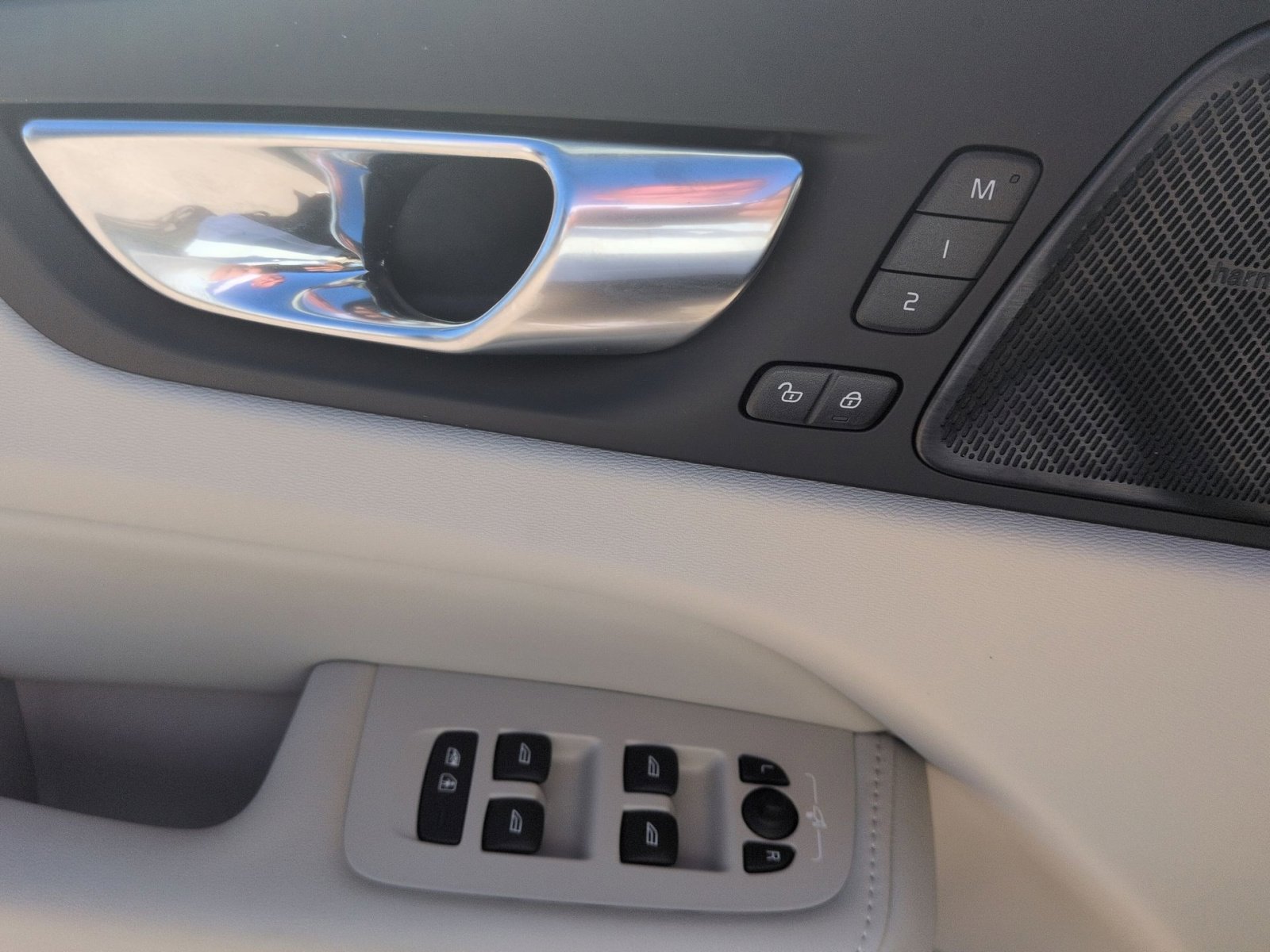 New 2025 Volvo XC60 T8 Plus w/ Protection Package Premier image 15