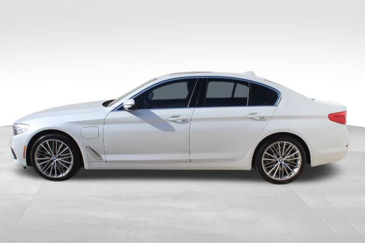 Used 2020 BMW 530e xDrive w/ Premium Package image 4