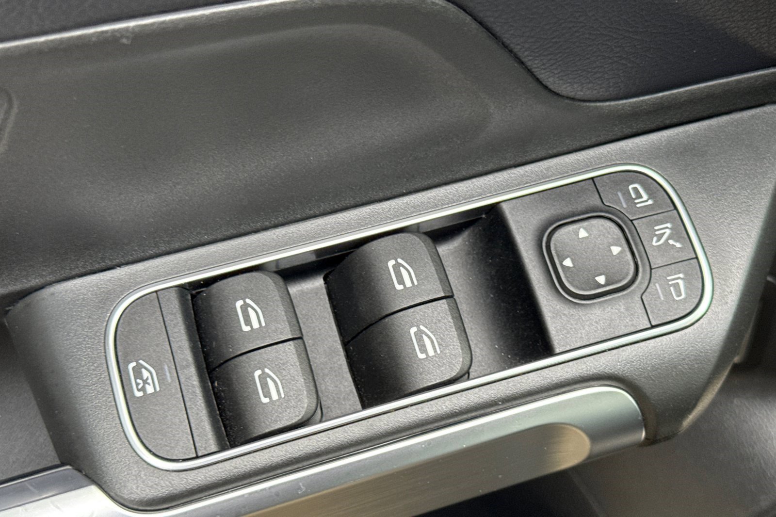 Used 2021 Mercedes-Benz GLB 250 4MATIC image 13