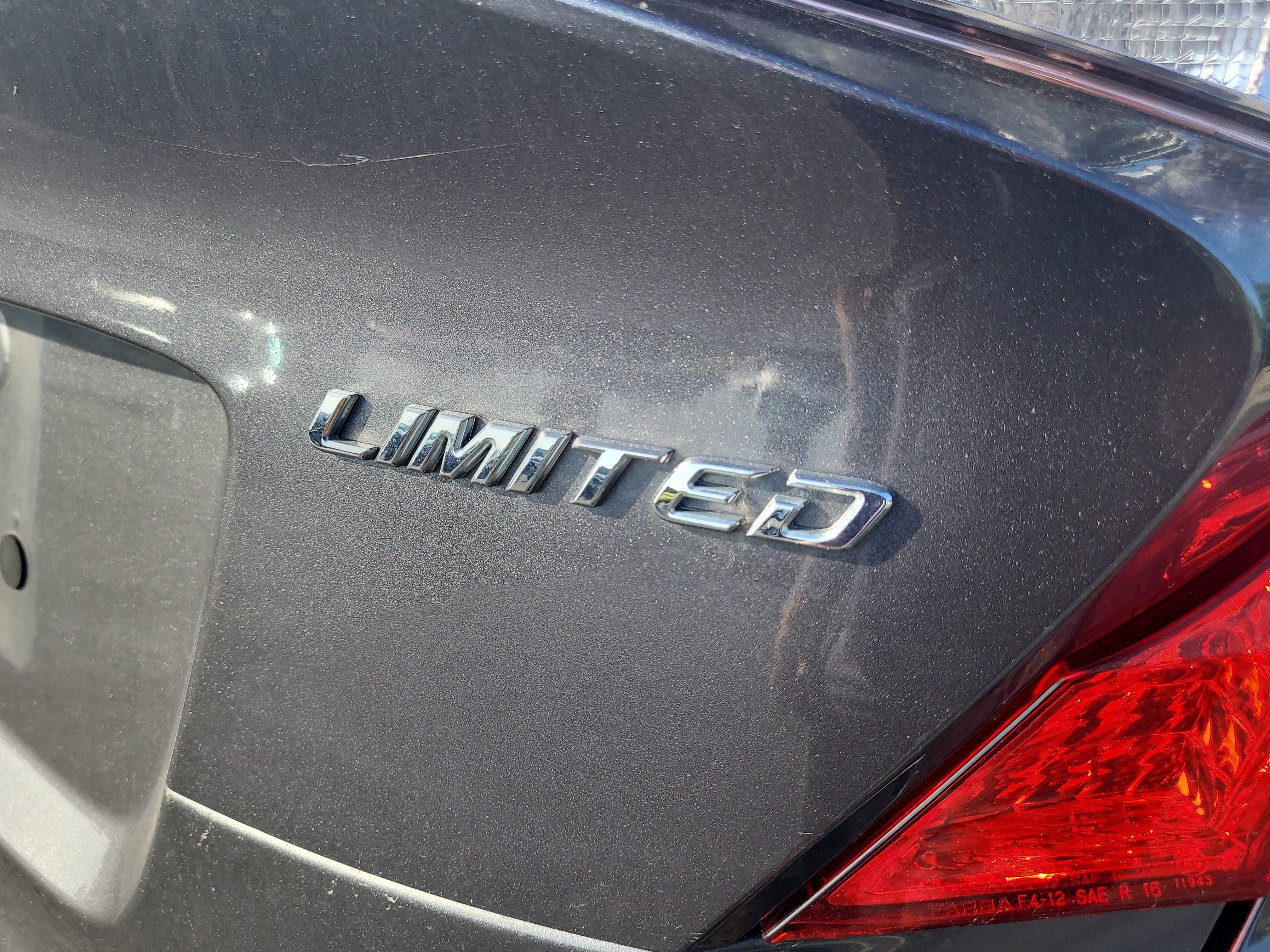 Used 2021 Toyota C-HR Limited FWD image 11
