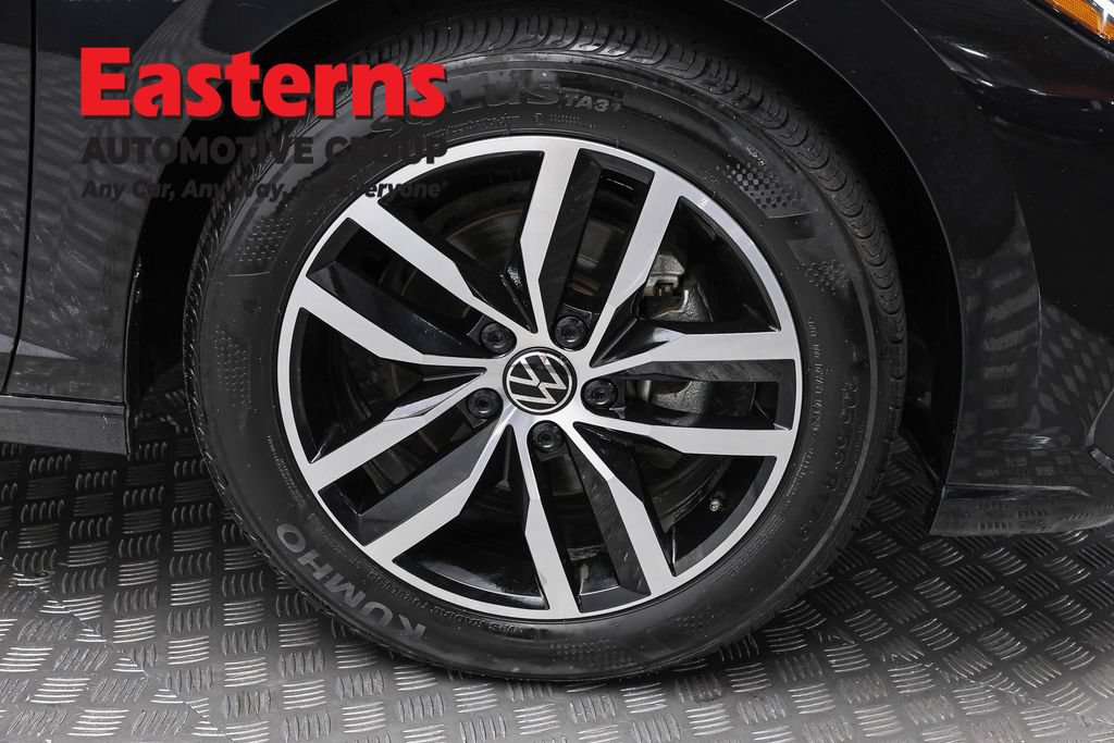 Used 2025 Volkswagen Jetta SE FWD image 30