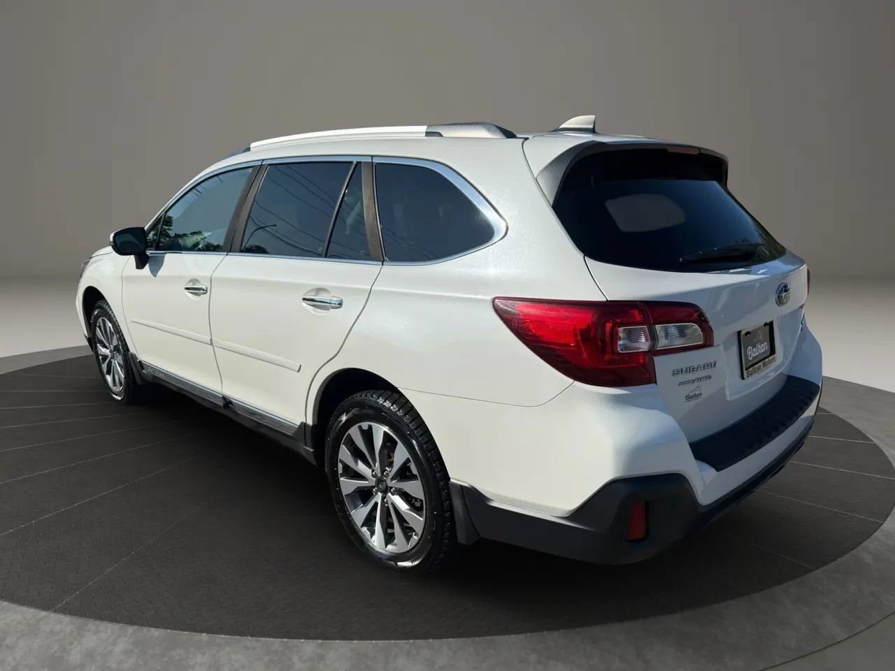Used 2018 Subaru Outback 3.6R Touring AWD/4WD image 6