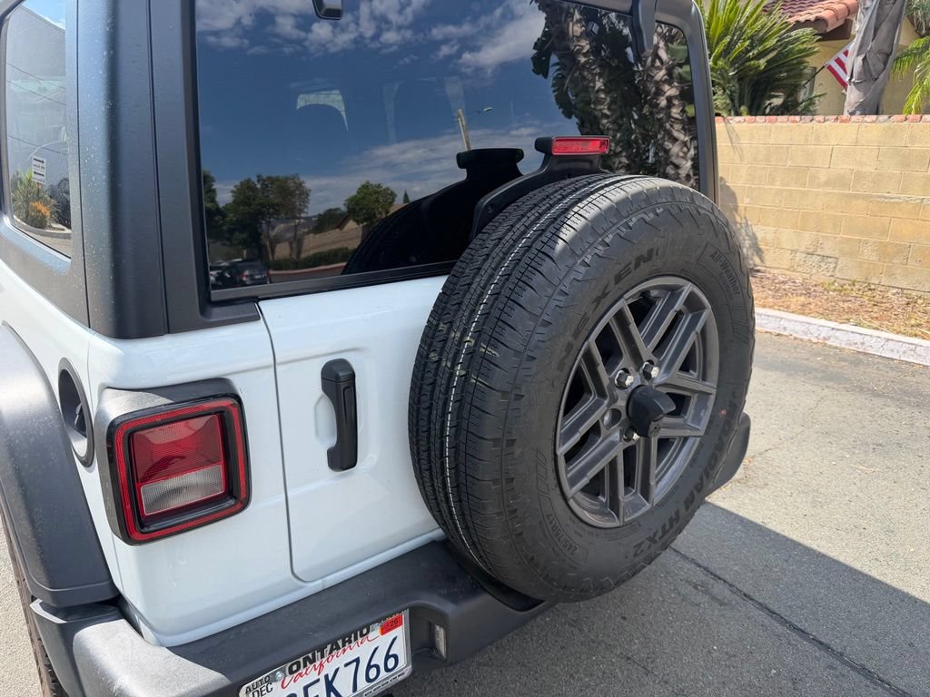 Used 2025 Jeep Wrangler Unlimited Sport AWD/4WD image 9