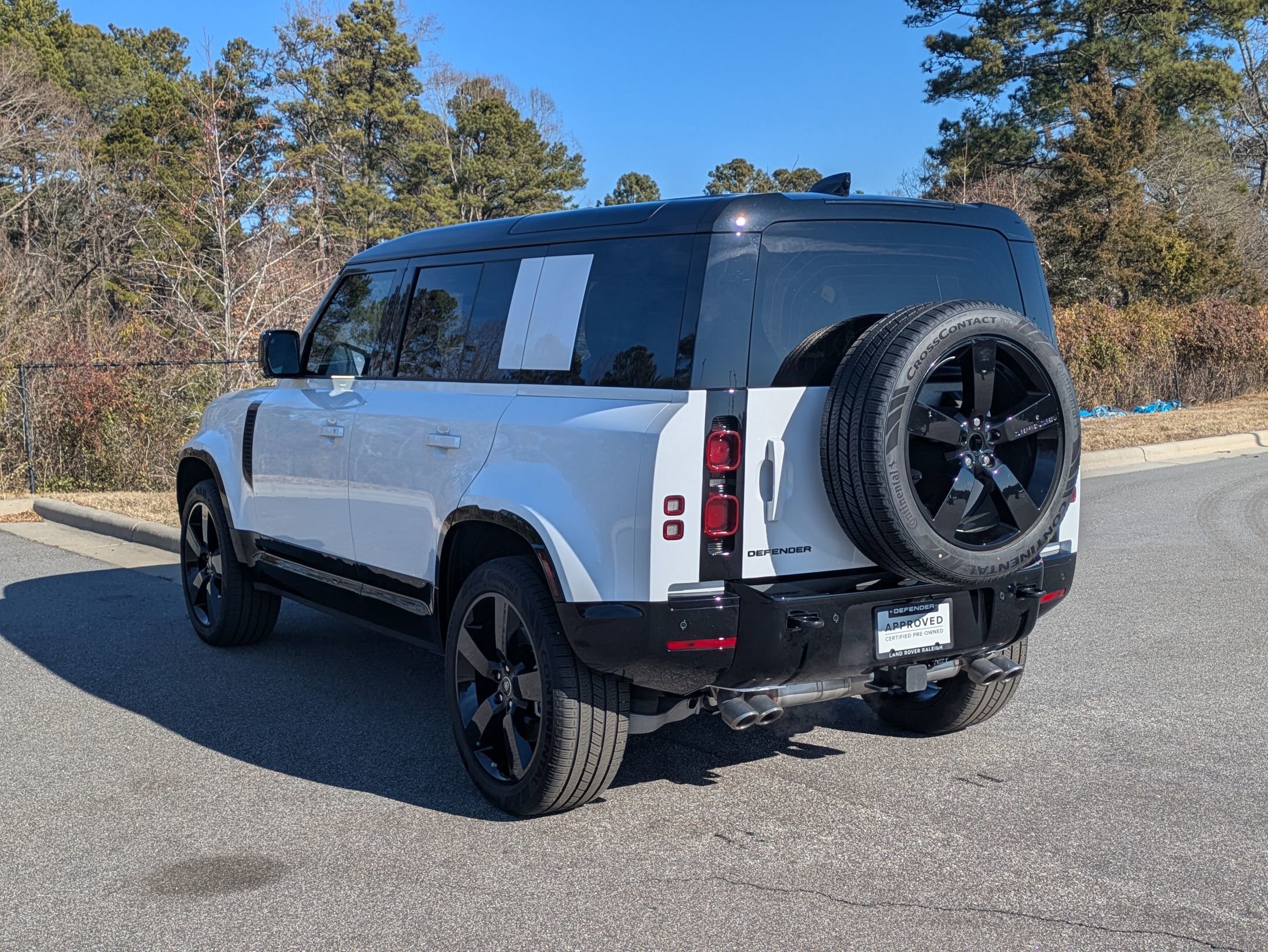 Certified 2025 Land Rover Defender 110 X-Dynamic SE image 7