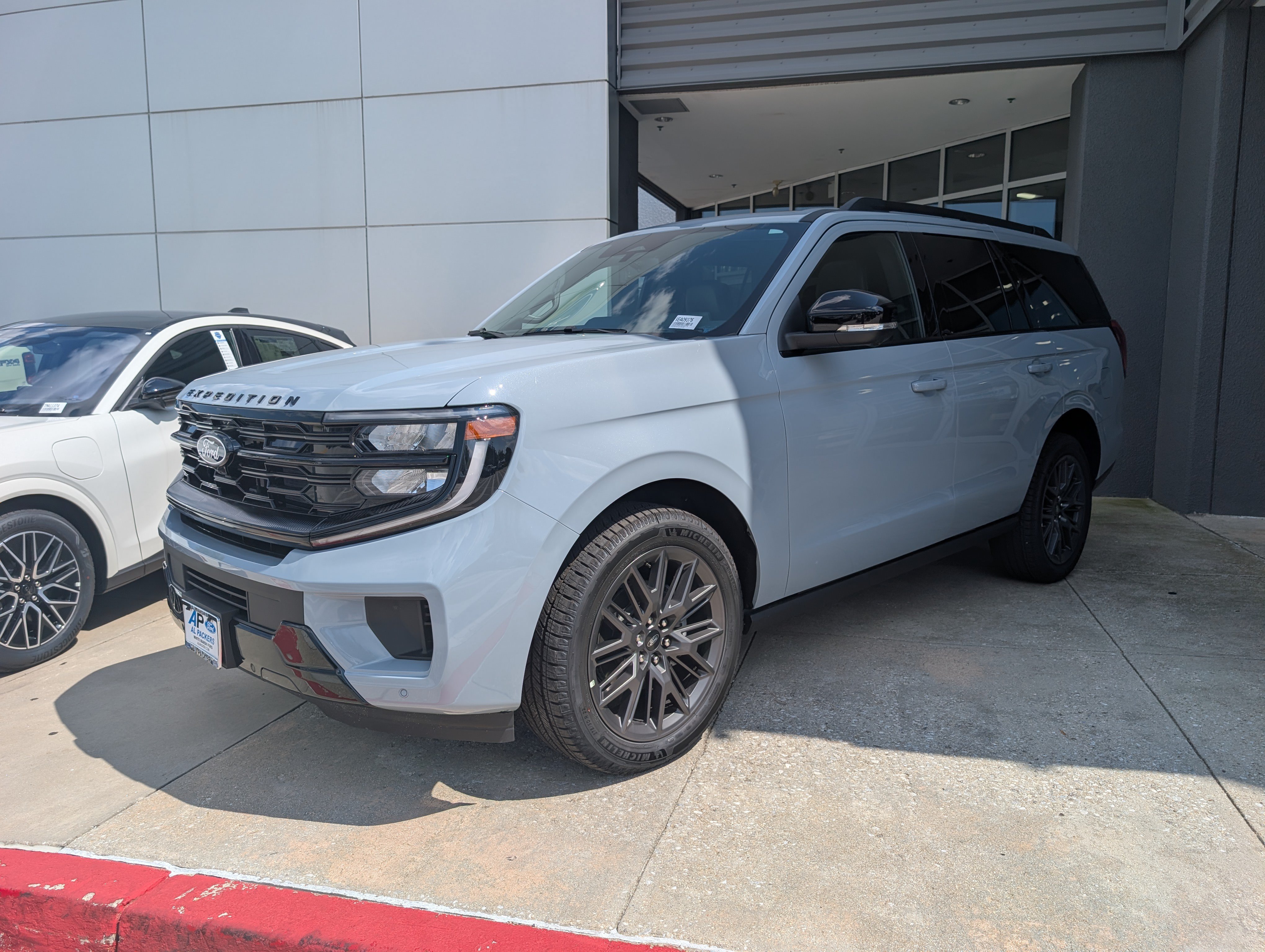 New 2027 Ford Expedition Platinum w/ Stealth Appearance Package AWD/4WD image 4