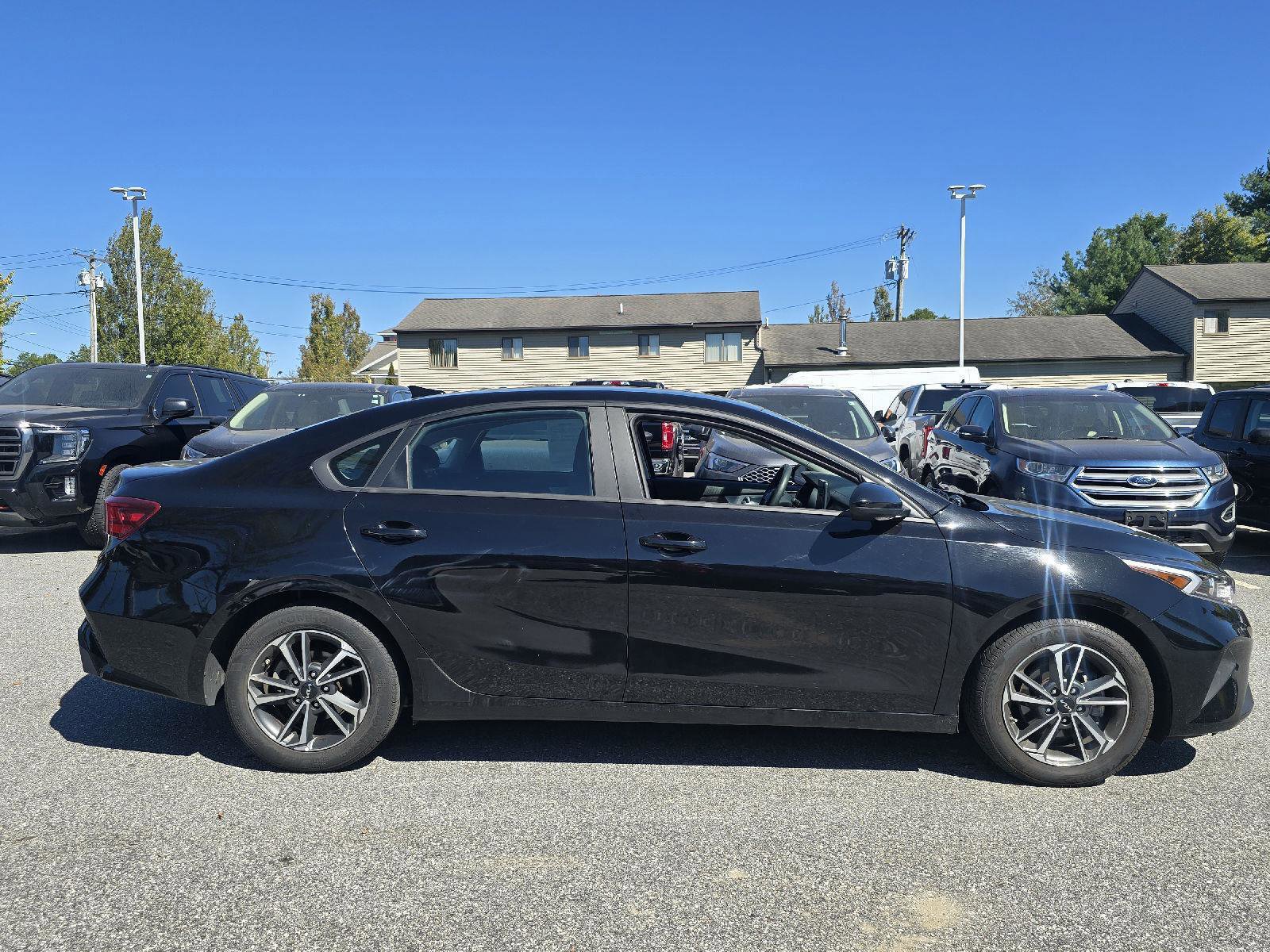 Used 2023 Kia Forte LXS image 2