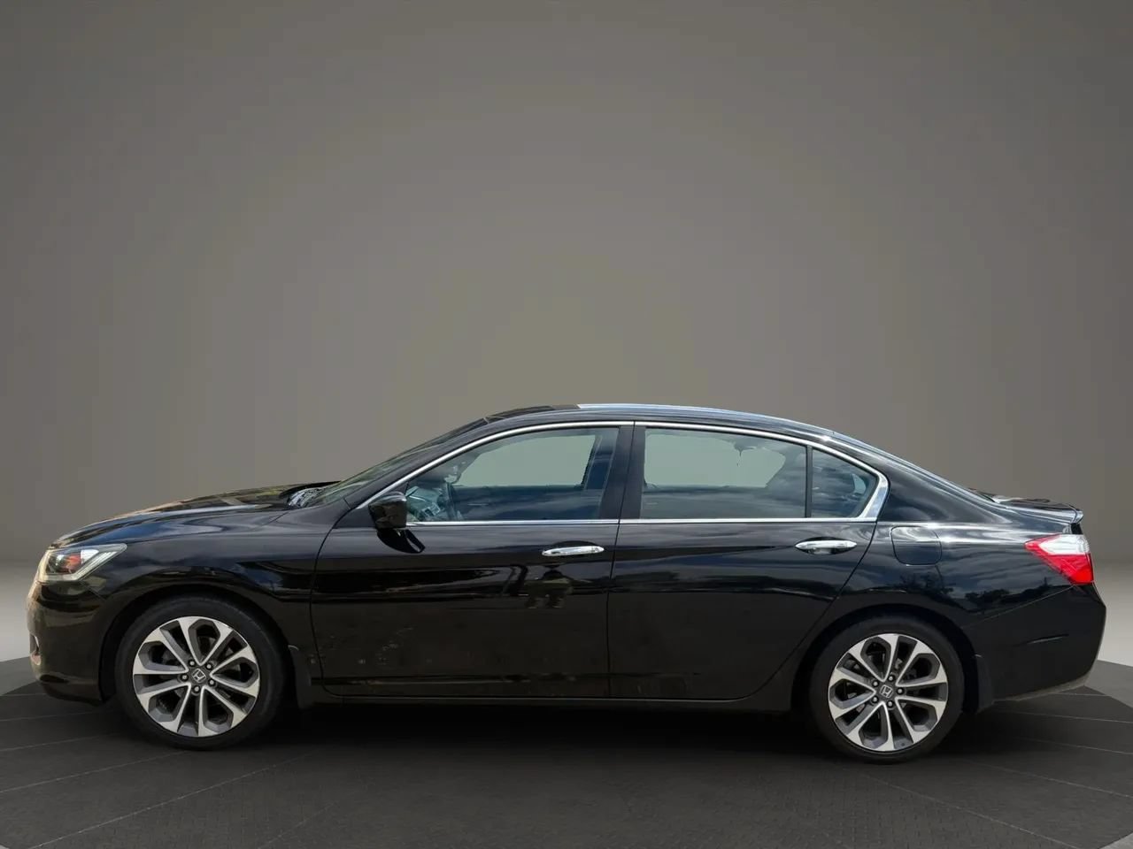 Used 2015 Honda Accord Sport image 9