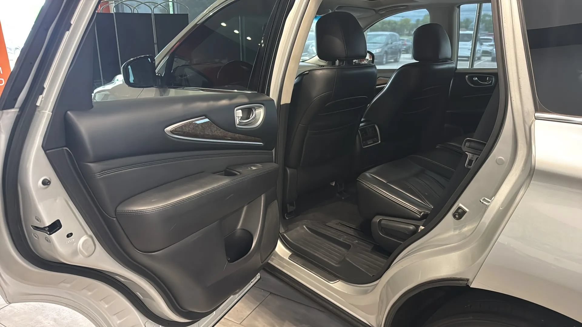 Used 2015 INFINITI QX60 Luxe w/ Premium Plus Package AWD/4WD image 39
