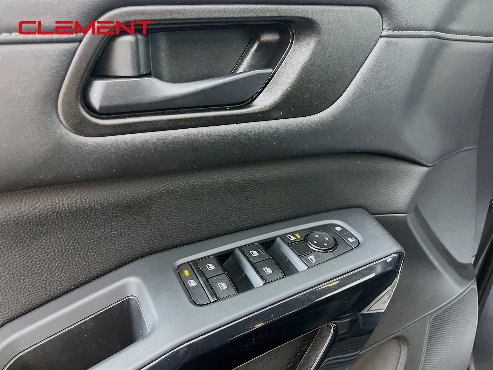 Used 2023 Nissan Pathfinder SV FWD image 24