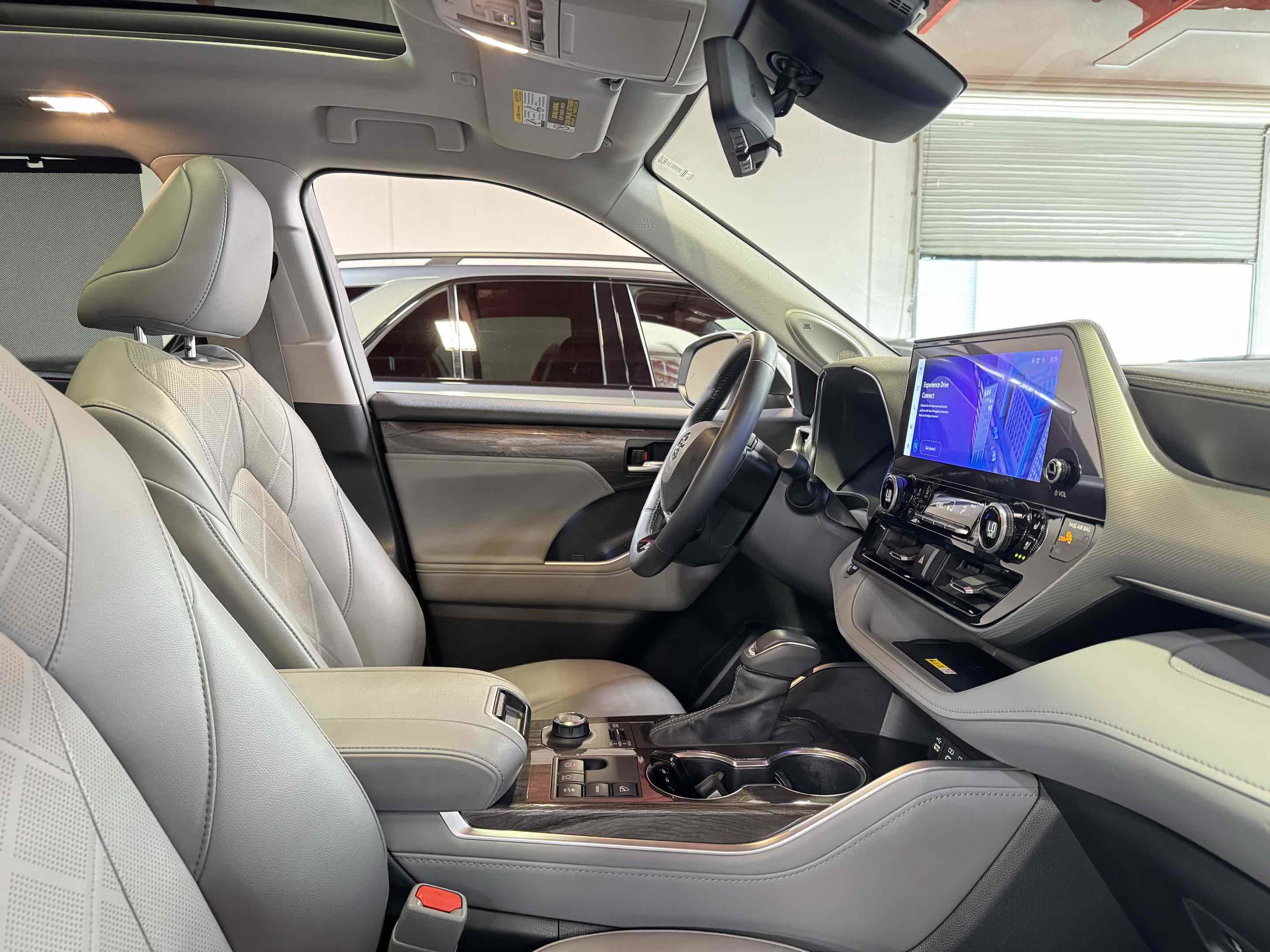 Used 2023 Toyota Highlander Platinum image 34