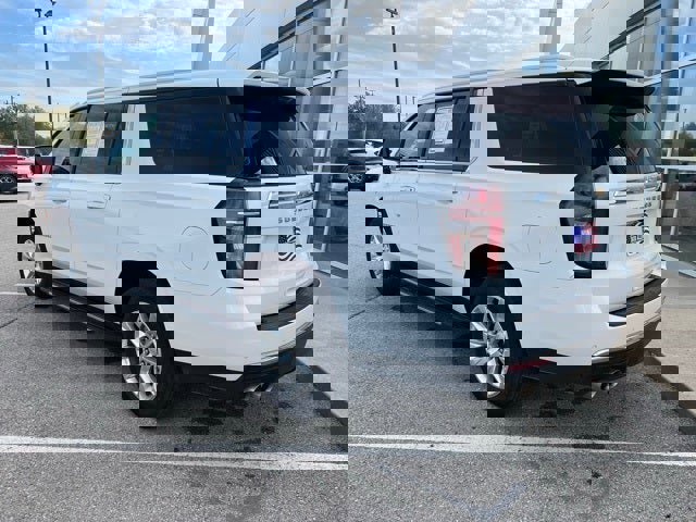 Used 2023 Chevrolet Suburban Premier image 3