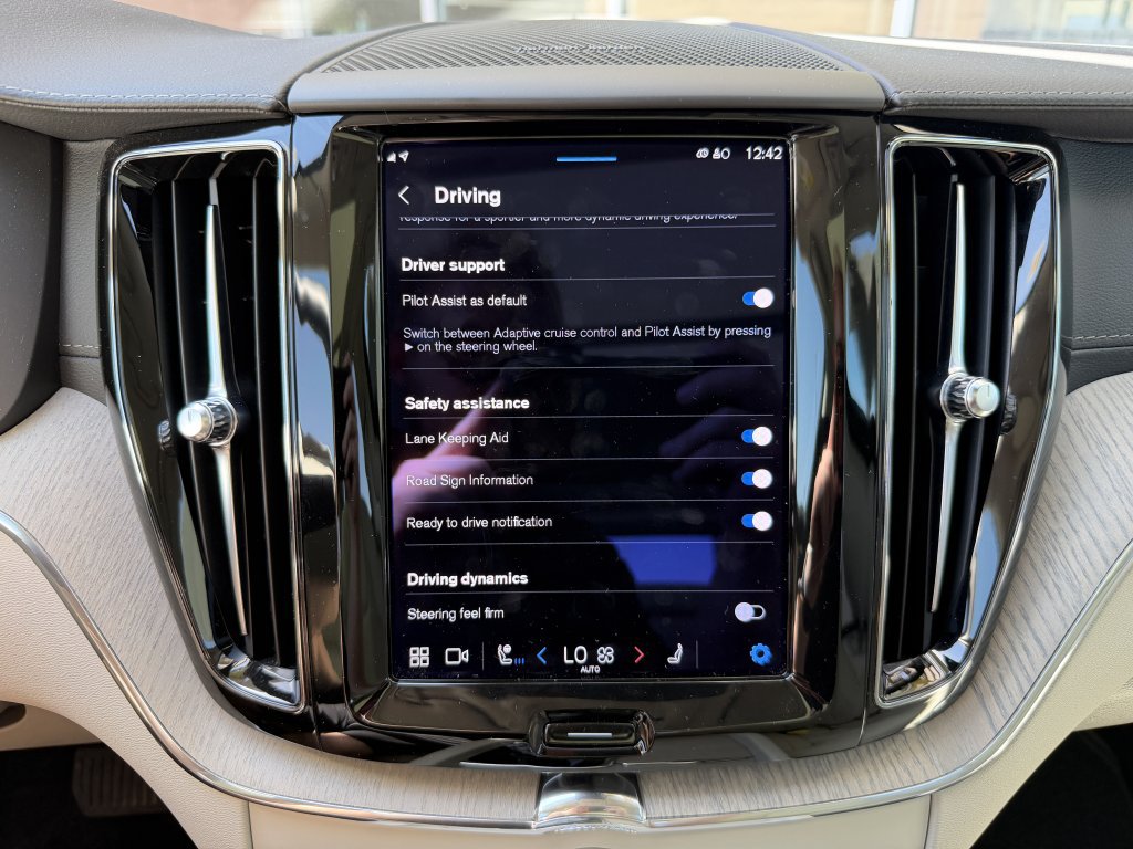 Used 2022 Volvo XC60 B5 Inscription w/ Advanced Package FWD image 26
