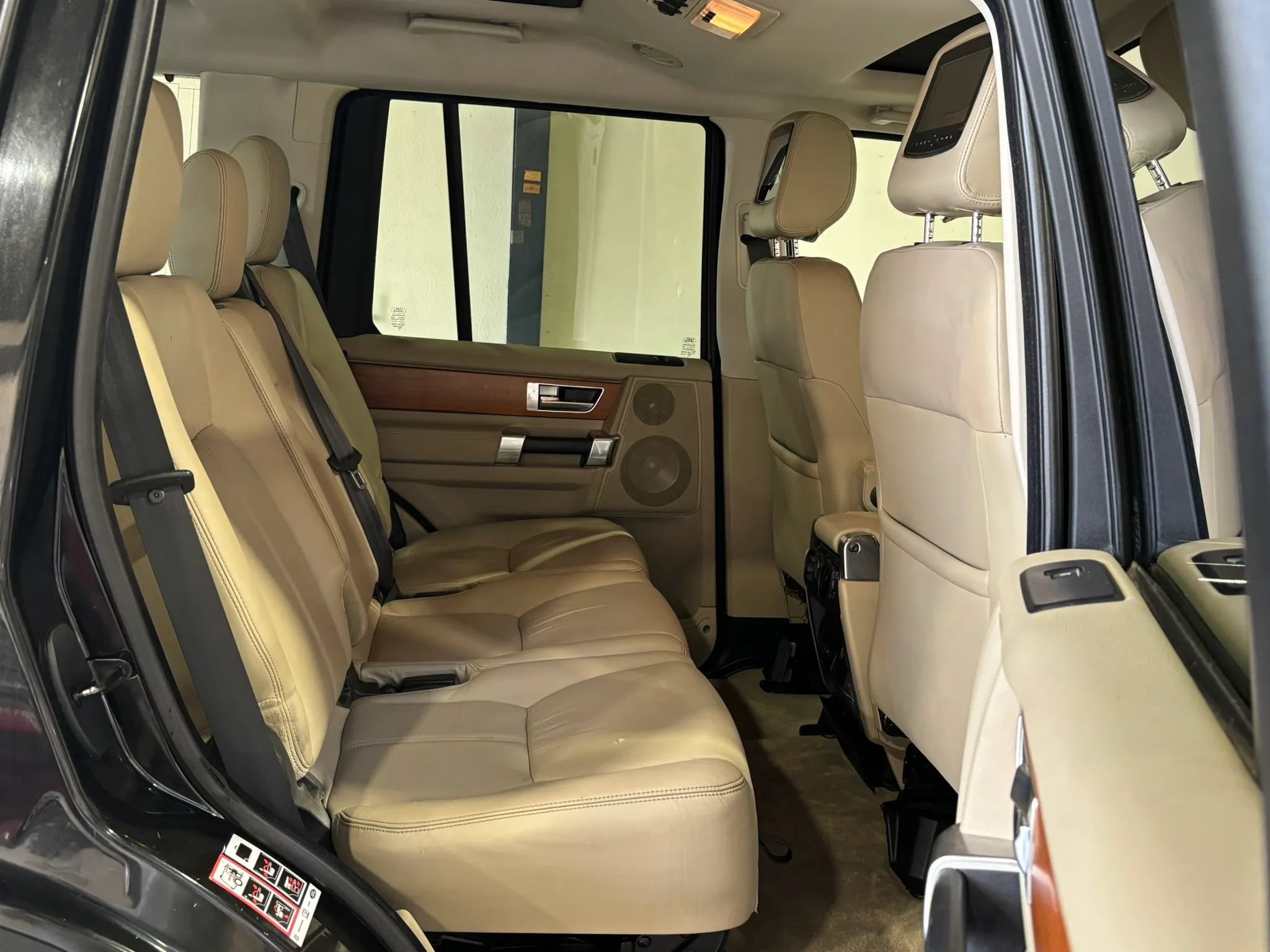 Used 2011 Land Rover LR4 HSE LUX AWD/4WD image 13