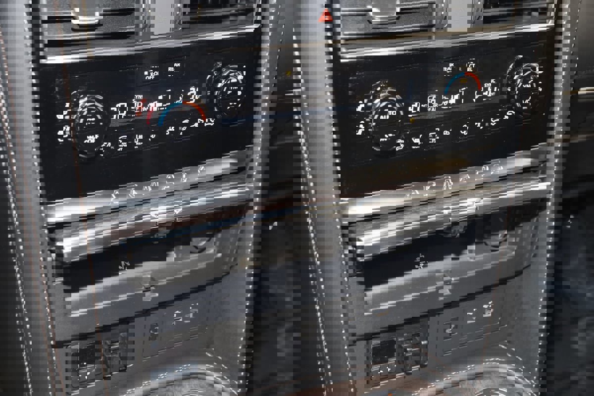 Used 2024 Nissan Armada Platinum w/ Captain's Chairs Package image 34