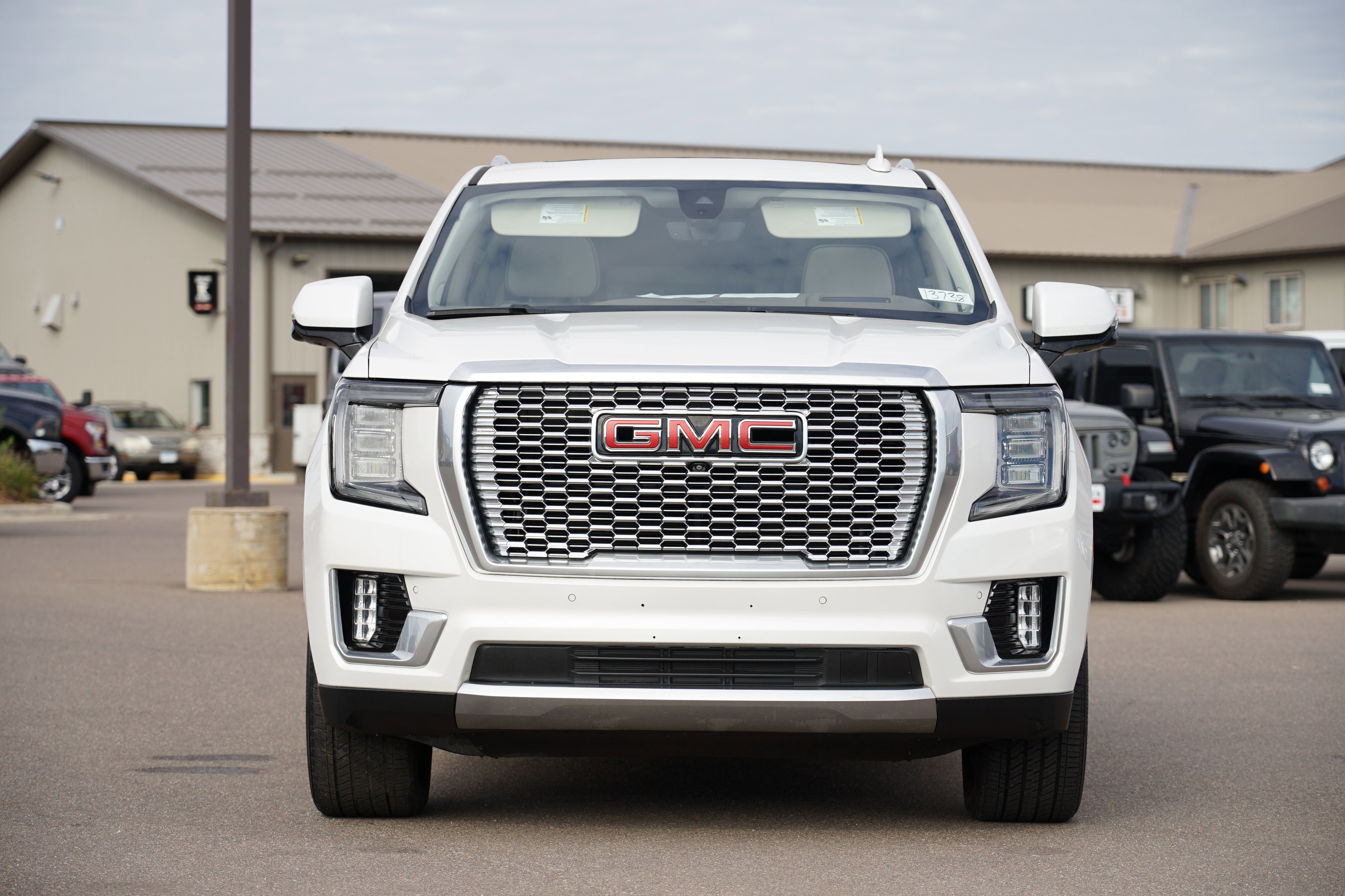 Used 2021 GMC Yukon XL Denali w/ Denali Ultimate Package image 8
