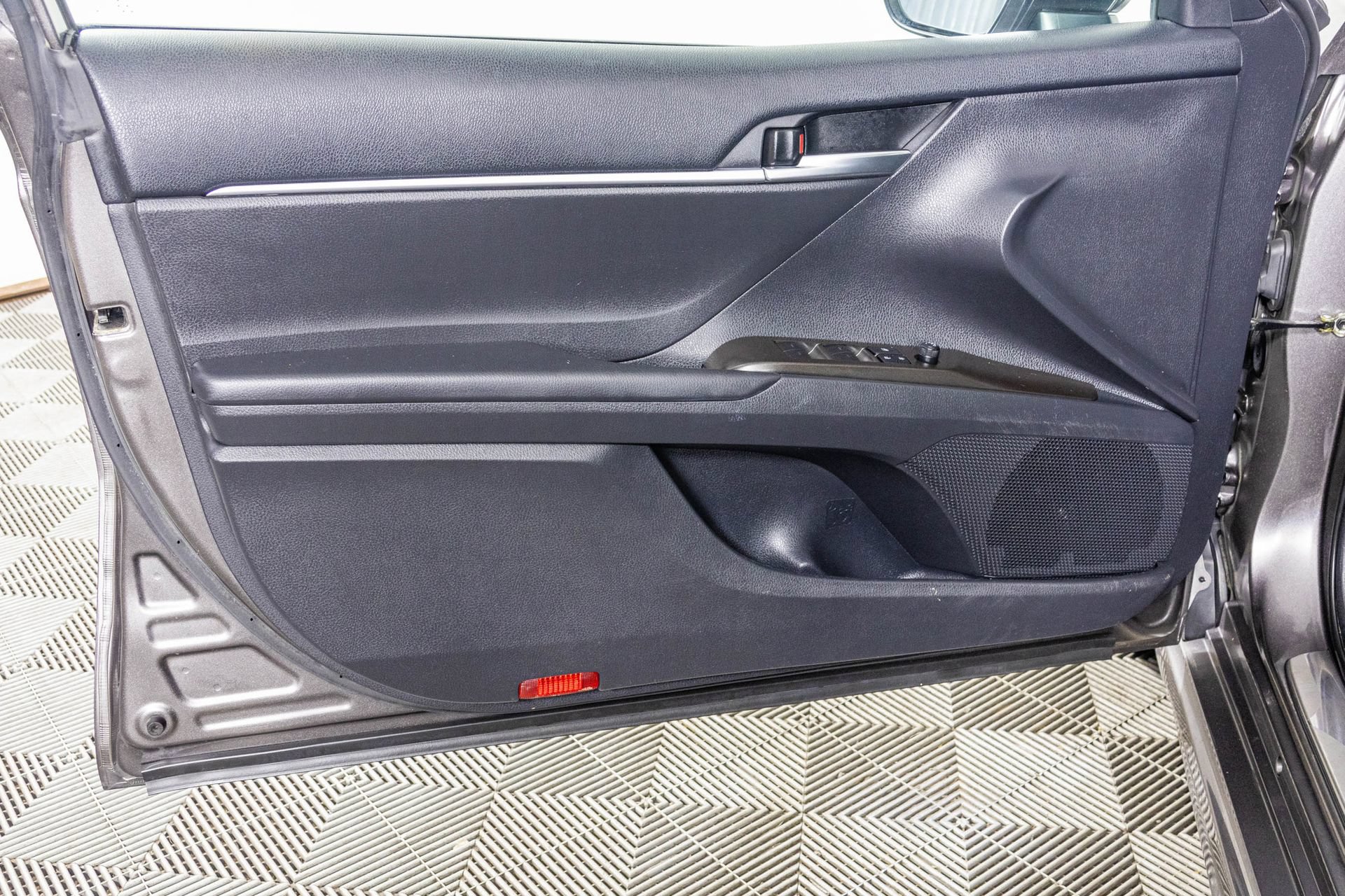 Used 2022 Toyota Camry SE w/ Cold Weather Package FWD image 35