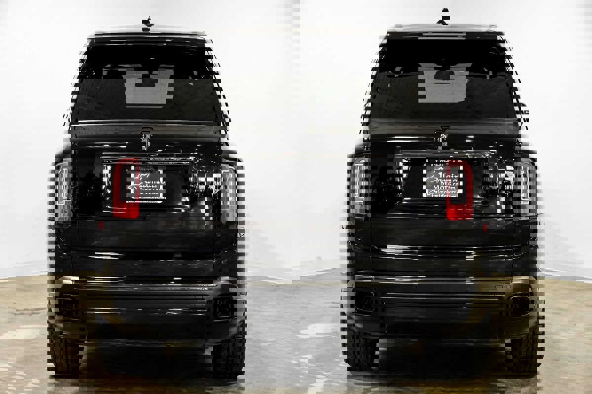 Used 2022 Rolls-Royce Cullinan Black Badge w/ Dark Exterior Package image 8