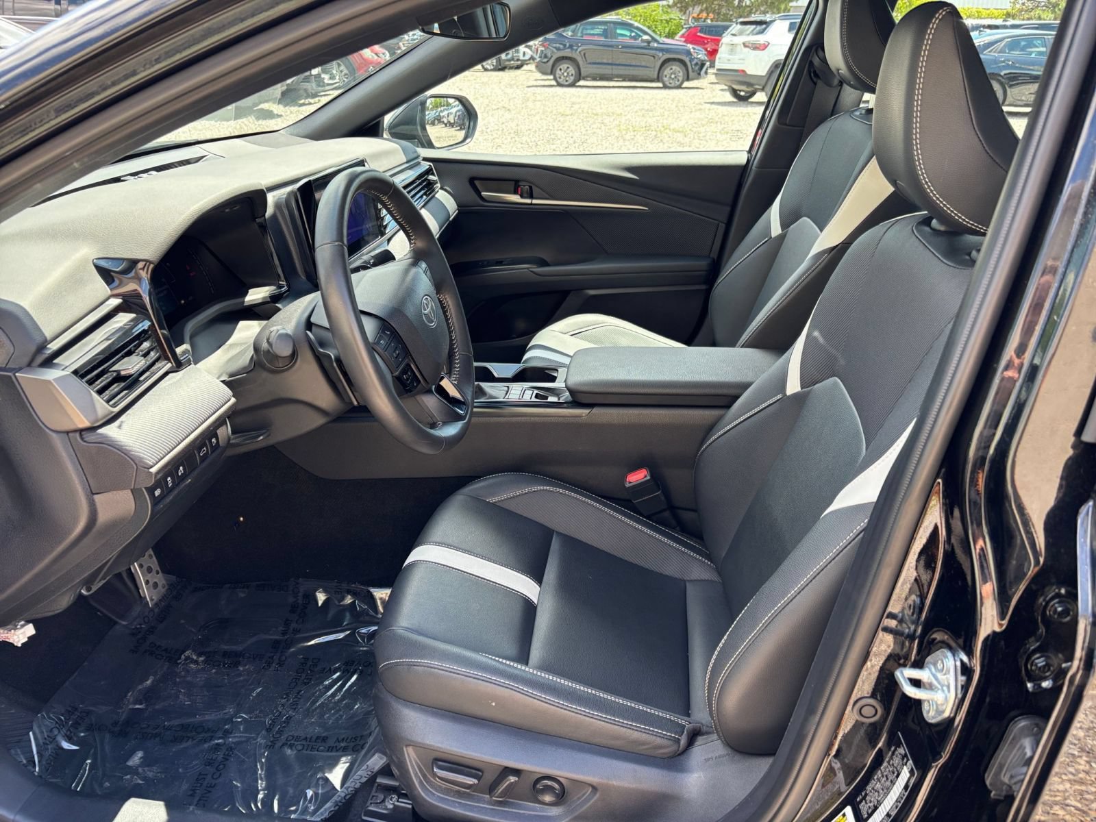 Used 2025 Toyota Camry SE FWD image 28