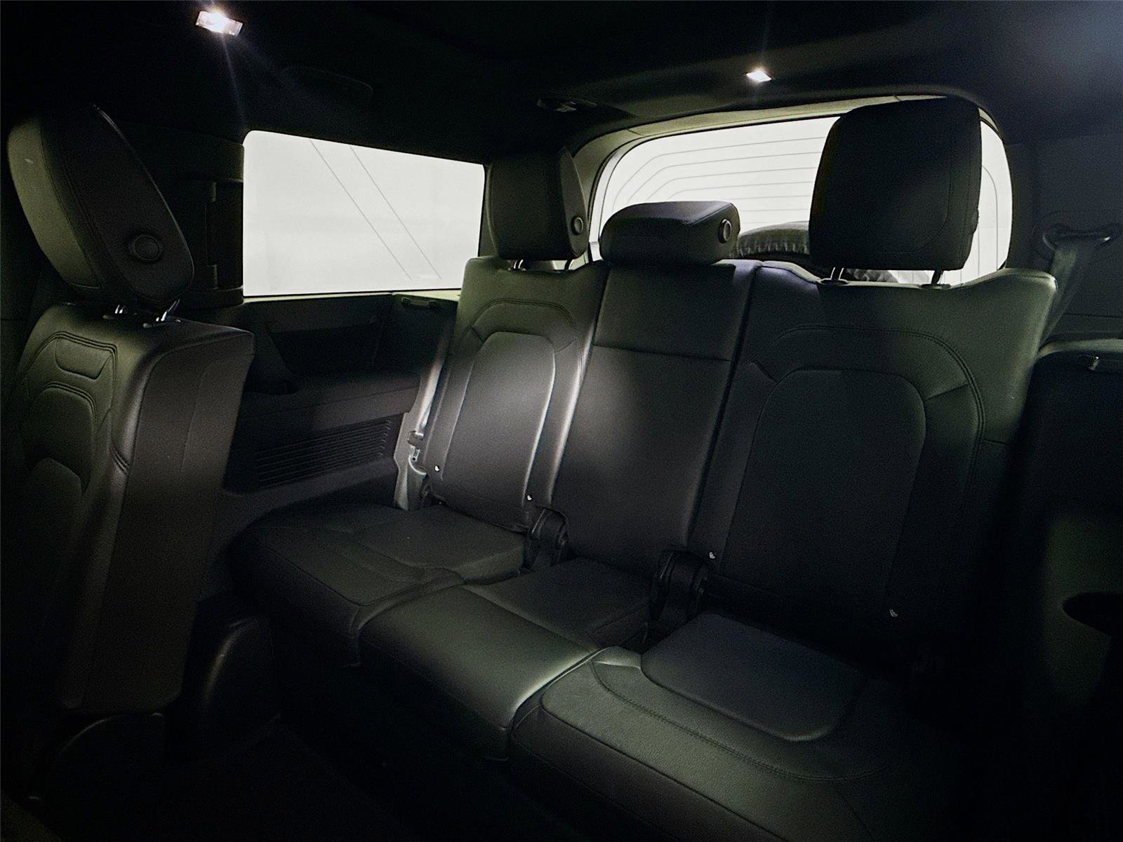 Used 2023 Land Rover Defender 130 S image 23