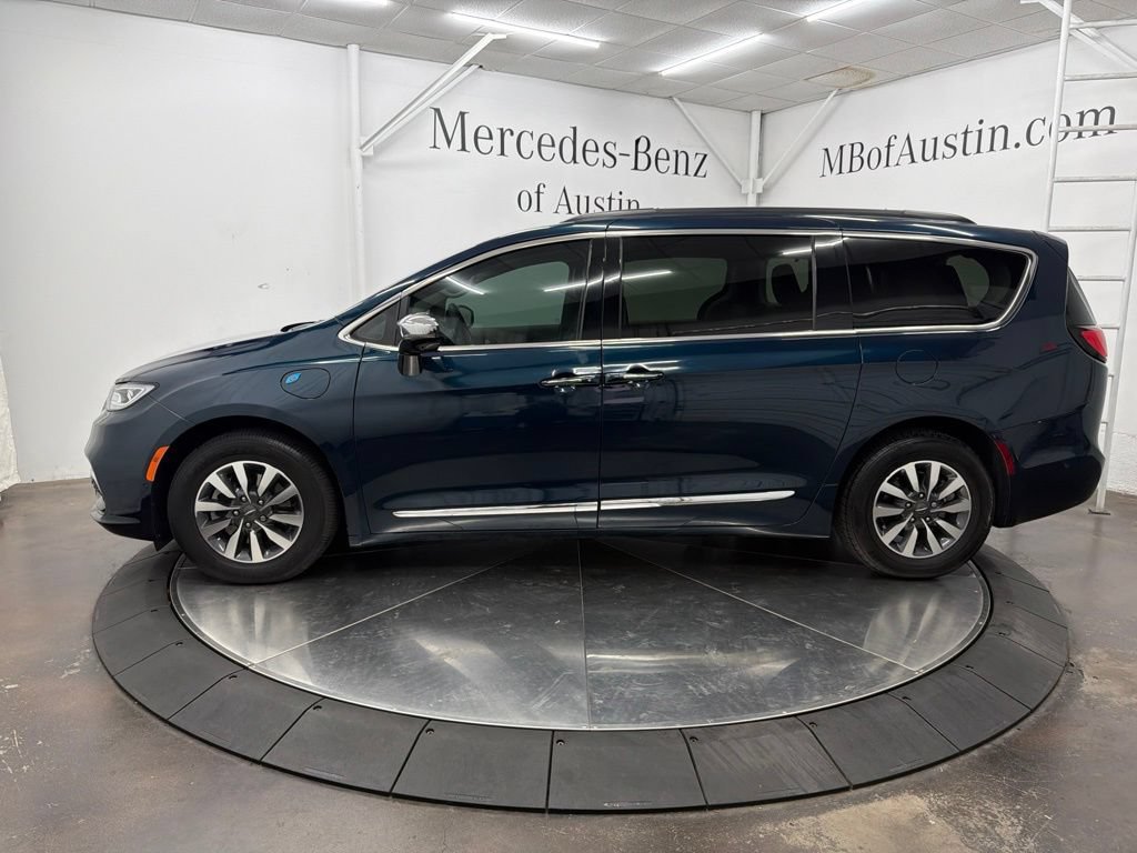 Used 2023 Chrysler Pacifica Limited FWD image 4