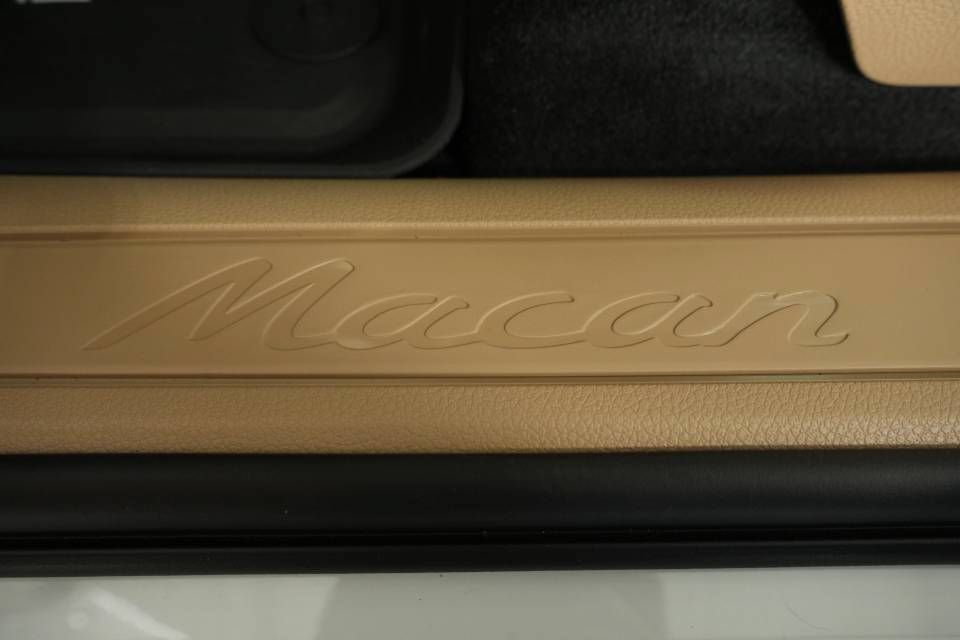 Certified 2026 Porsche Macan AWD/4WD image 32