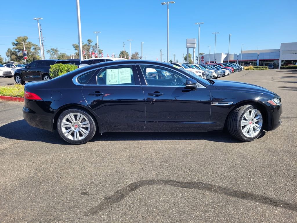 Used 2019 Jaguar XF Prestige image 3