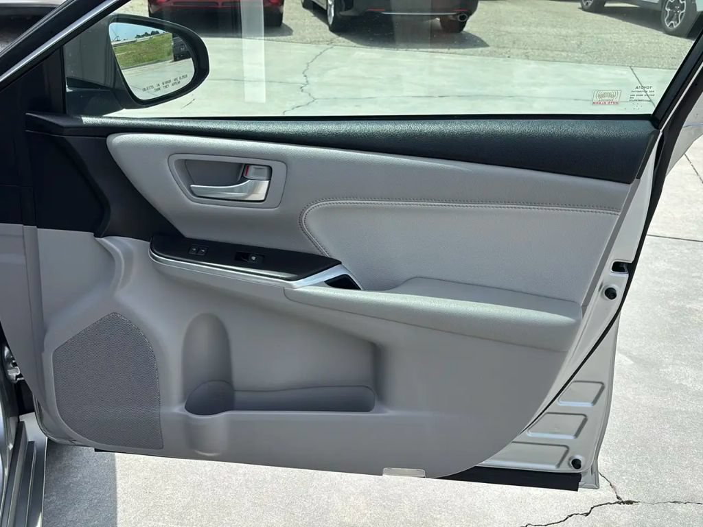 Used 2016 Toyota Camry XLE FWD image 25