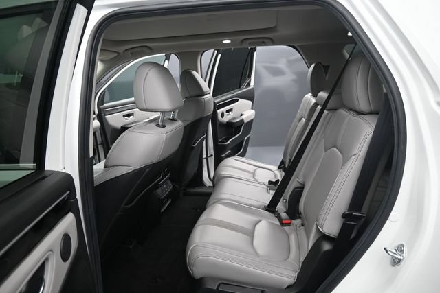 Used 2025 Honda Pilot Touring image 16