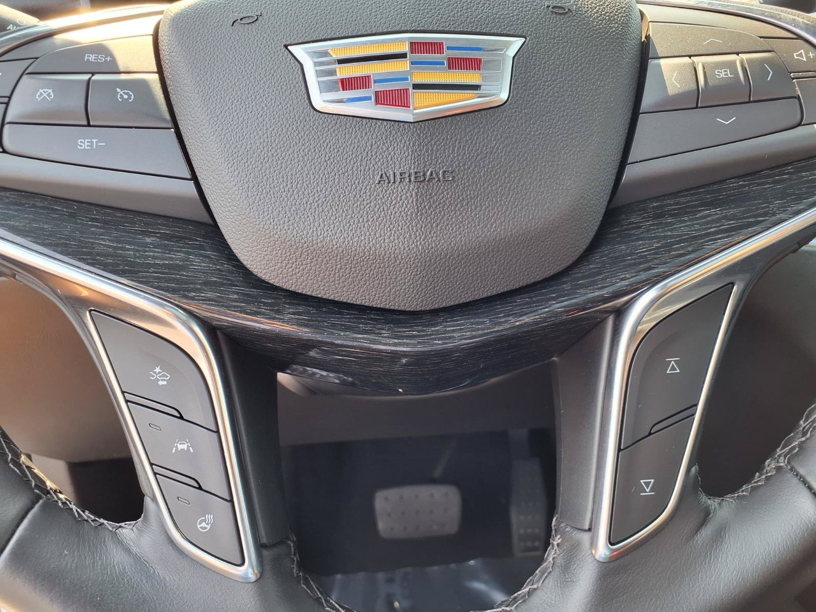 Certified 2024 Cadillac XT5 Premium Luxury w/ LPO, Floor Liner Package AWD/4WD image 25