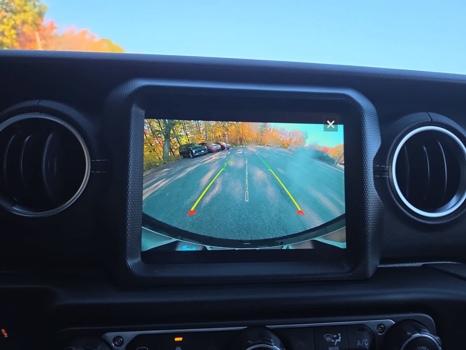 Used 2023 Jeep Wrangler Unlimited Sahara w/ Cold Weather Group AWD/4WD image 24