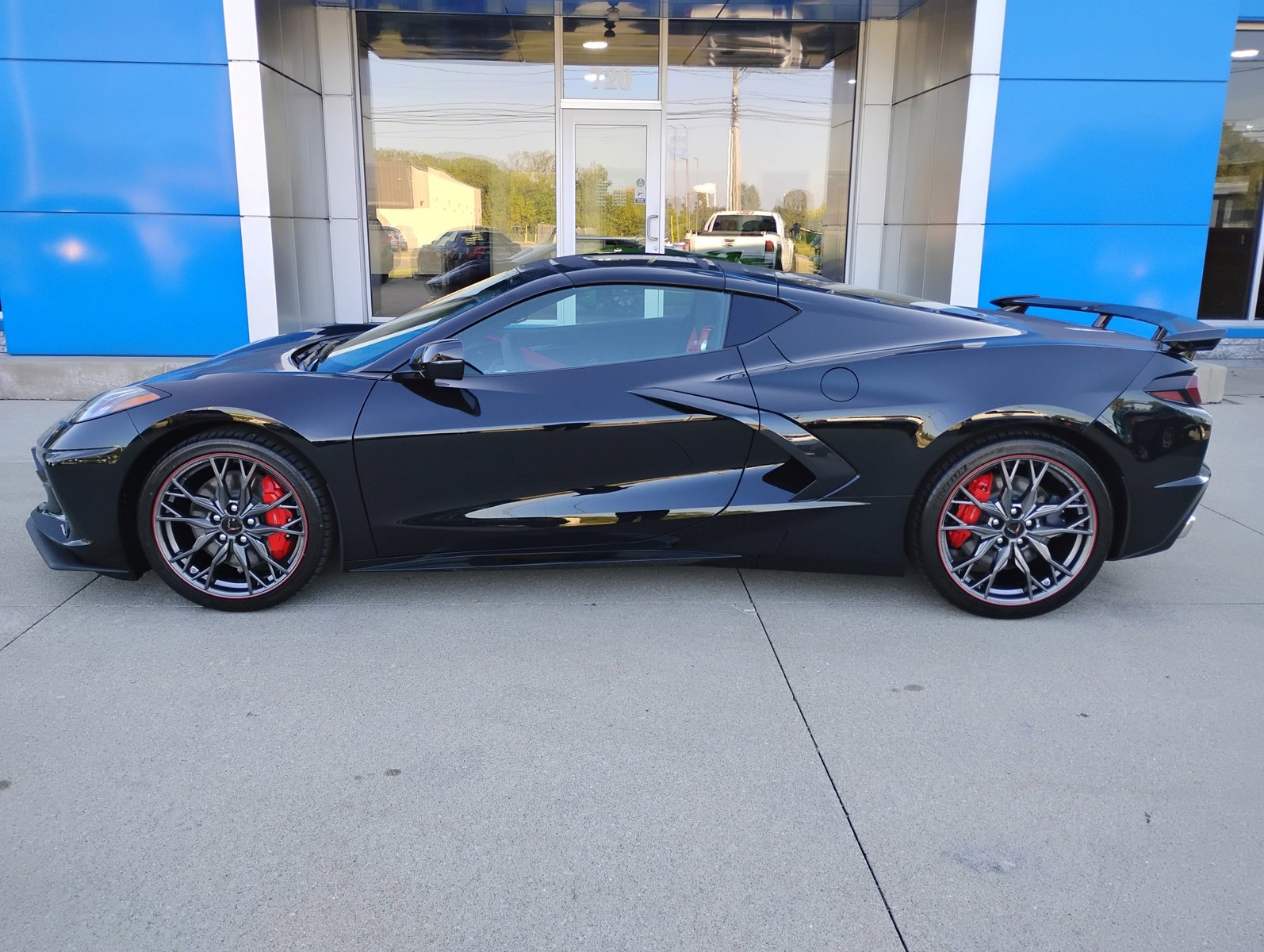 Used 2025 Chevrolet Corvette Stingray Premium Cpe w/ Z51 Performance Package image 17